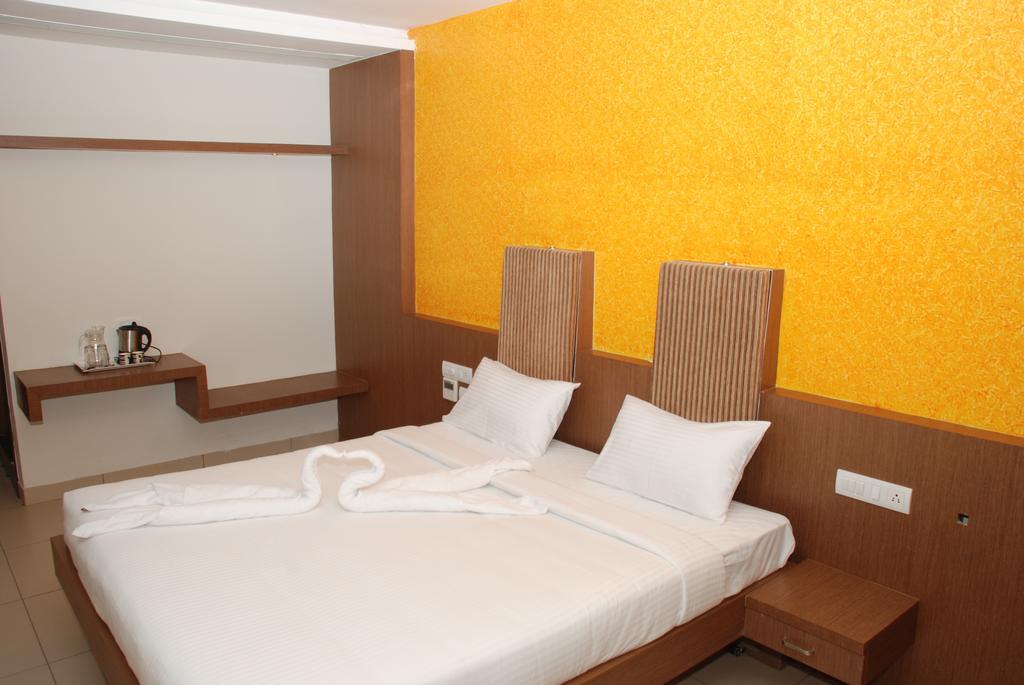 Hotel Pla Amrith Inn Tiruchirappalli Dış mekan fotoğraf