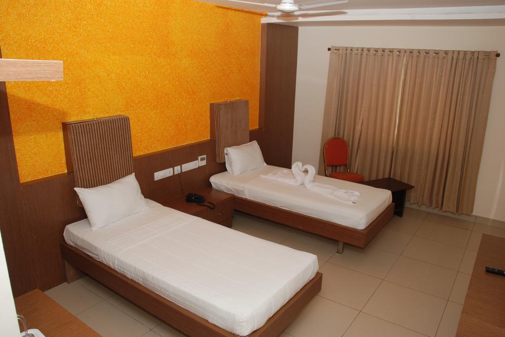 Hotel Pla Amrith Inn Tiruchirappalli Oda fotoğraf