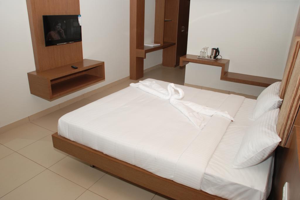 Hotel Pla Amrith Inn Tiruchirappalli Dış mekan fotoğraf