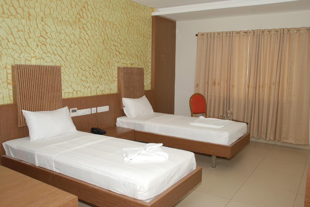 Hotel Pla Amrith Inn Tiruchirappalli Oda fotoğraf
